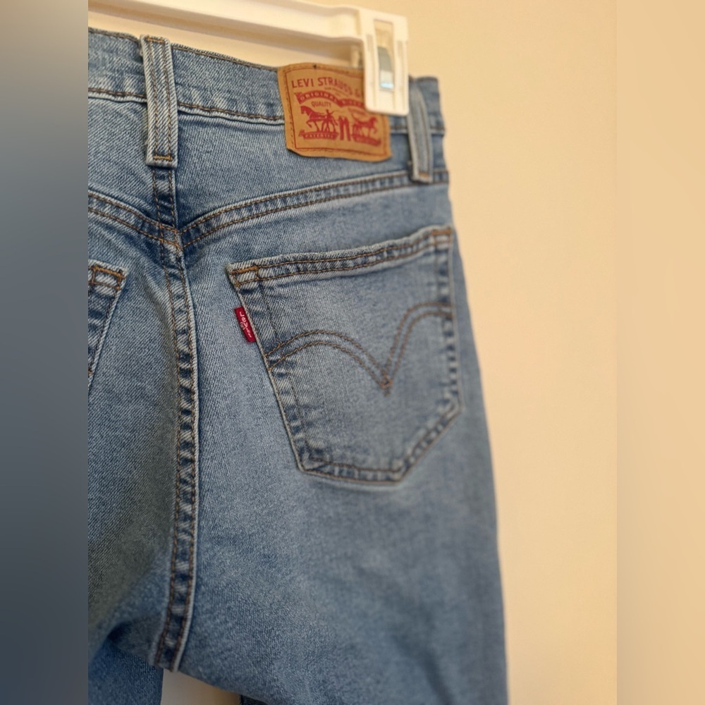 Levi’s Wedgie Straight Jeans Women’s Size 26 Distressed Raw Hem Medium Wash - Picture 4 of 7